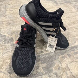 Adidas Ultra Boost 5.0 DNA (Size 6.5)